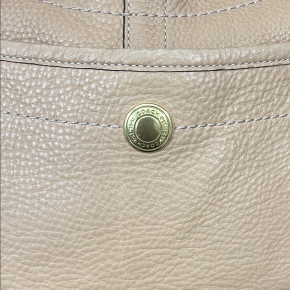 Coach Y2K Tan Leather Shoulder Bag 2007 - Picture 4 of 9